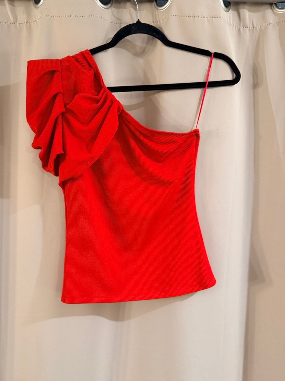 TCEC One-Shoulder Ruffle Camisole in Red